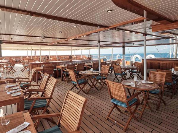 Caribbean small ship sailing cruise