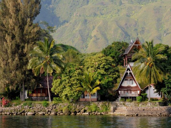Highlights of Sumatra small group vacation
