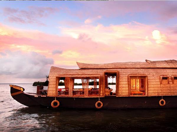 Kerala houseboat and bike tour, India