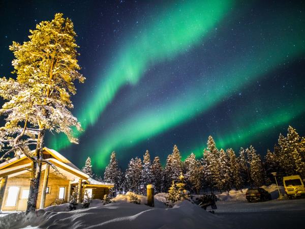 Northern lights family vacation, tailor made