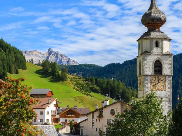Dolomites guided hut to hut hiking vacation