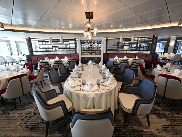 North Spitsbergen expedition cruise in comfort
