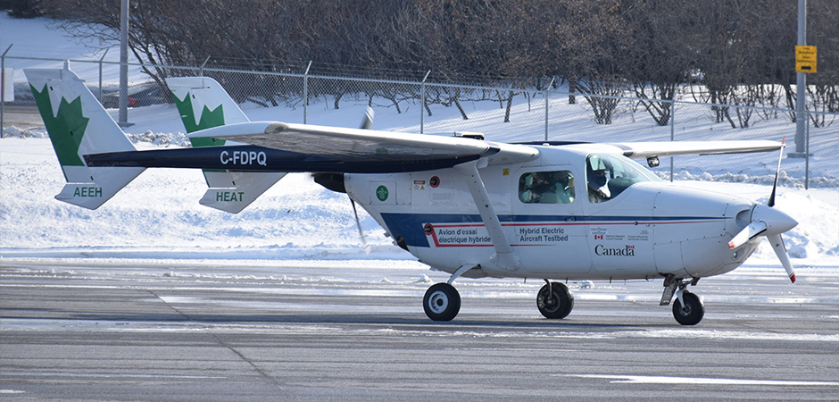 Hybrid C337 taxiing