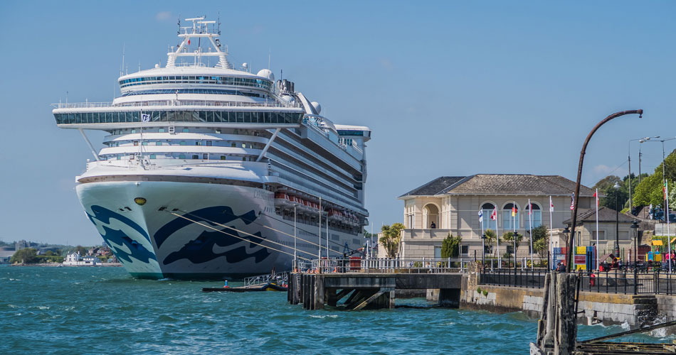 Cruise ship