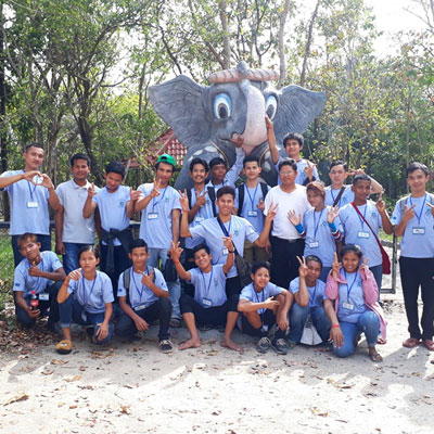 Group at the wildlife centre