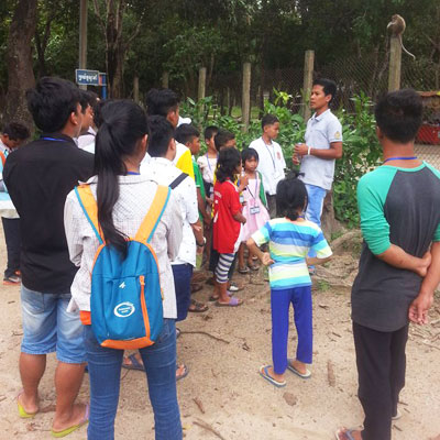 Guide given a talk about the bears