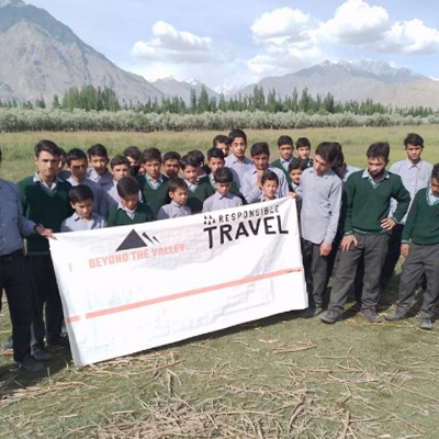 Group photo of everyone involved in the trip with a Responsible Travel banner